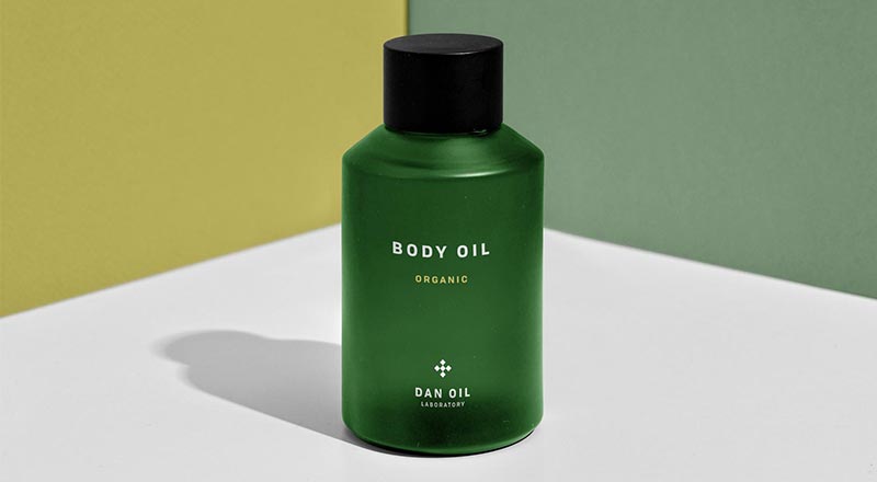 Download Free Body Oil Bottle Mockup PSD | Designbolts